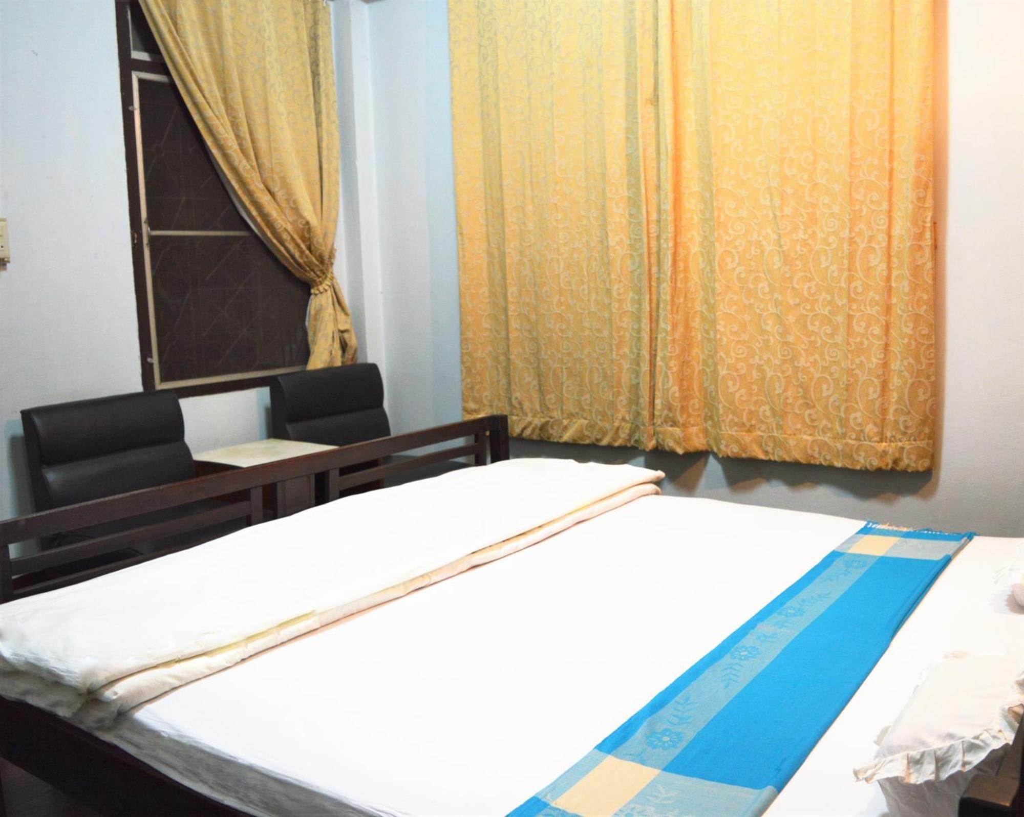 28 Rachabutr Hostel Ubon Ratchathani Zimmer foto