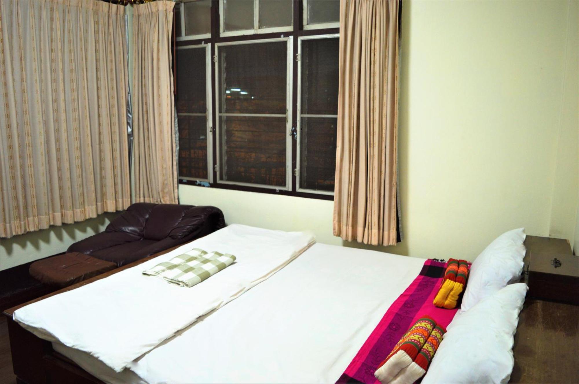 28 Rachabutr Hostel Ubon Ratchathani Zimmer foto