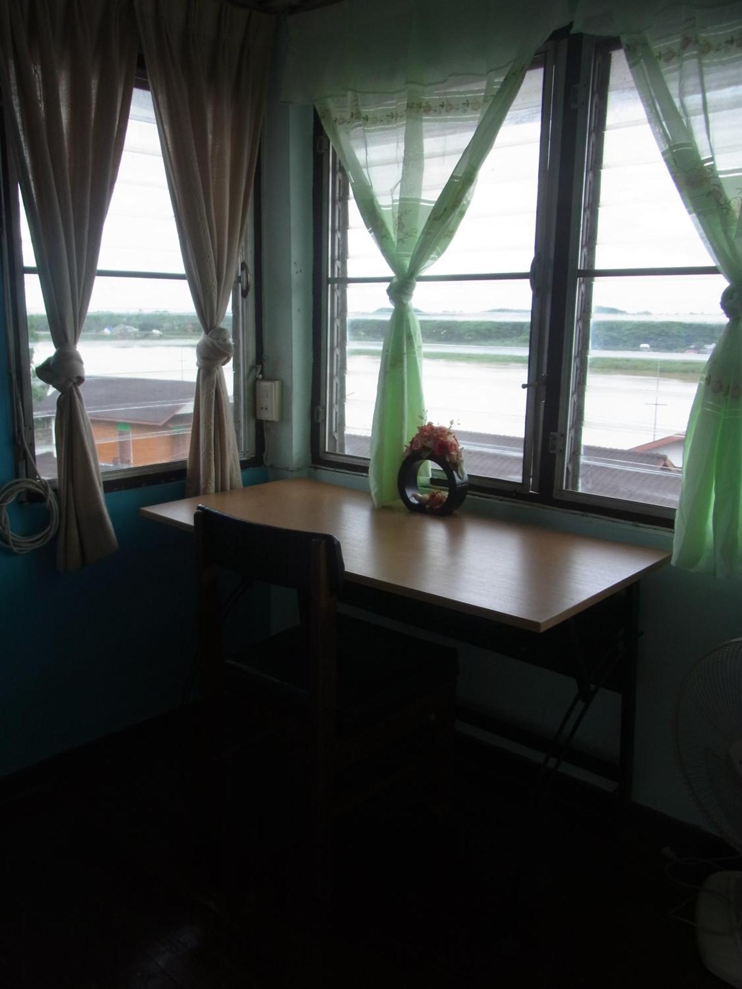 28 Rachabutr Hostel Ubon Ratchathani Zimmer foto