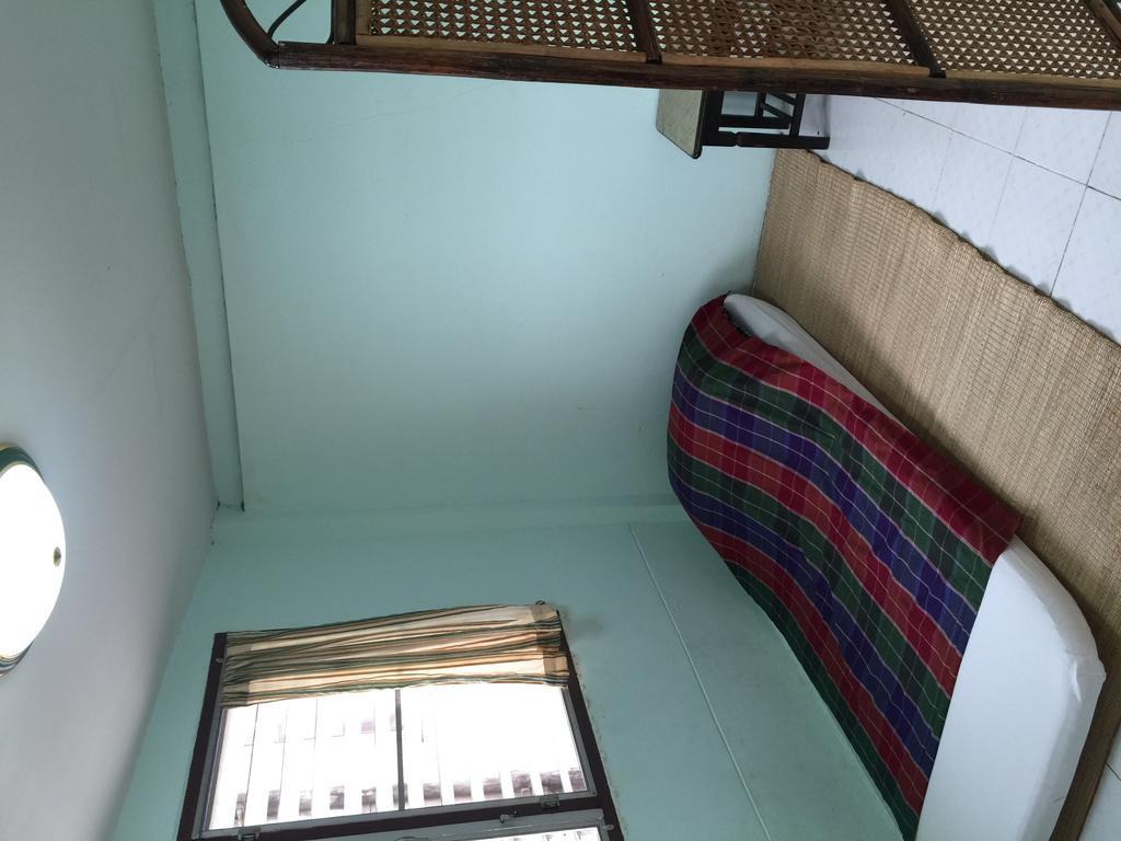 28 Rachabutr Hostel Ubon Ratchathani Zimmer foto